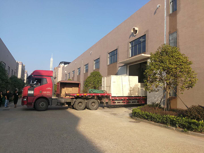 我公司意大利布西大功率整流成套項目設(shè)備裝車發(fā)貨