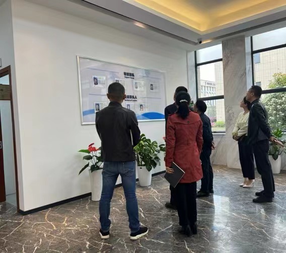 ?熱烈歡迎雨花經(jīng)開(kāi)區(qū)領(lǐng)導(dǎo)一行來(lái)訪紐帕科技!